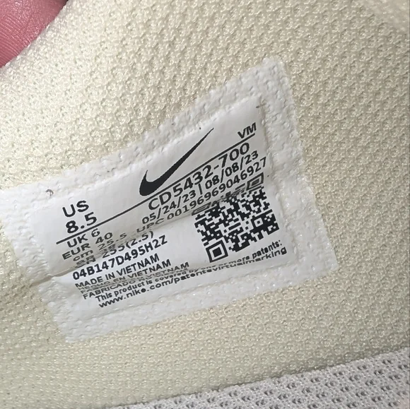 Nike Women's Excee Sneakers in Alabaster Light Lemon Twist sz 8.5 - Picture 5 of 11